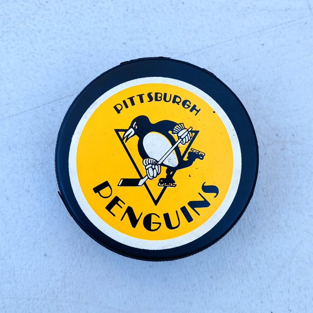 Vintage PITTSBURGH PENGUINS NHL Official Game Hockey Puck by General Tire